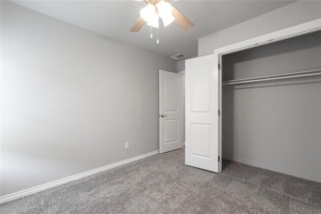 Building Photo - 1013 SE 30th St