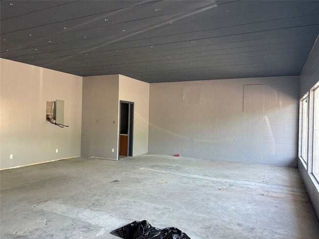 Building Photo - 401 W James Ave