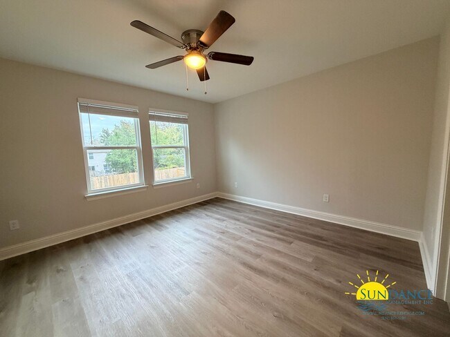 Building Photo - Brand-New 3 Bedroom Townhome in Fort Walton Beach!