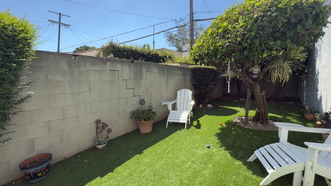 Building Photo - 649 N Irving Blvd