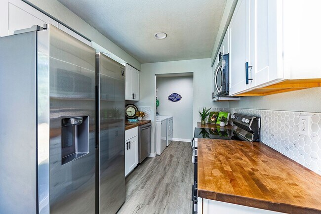 Building Photo - READY SET MOVE!!! GREAT PRICE & LOCATION - Darling Rambler in Olympia