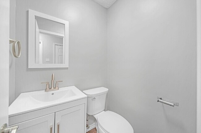 Building Photo - Experience the ultimate in lakefront lifes...