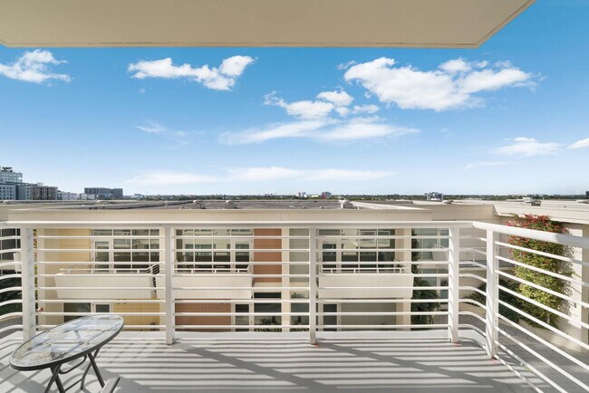 Building Photo - 3250 NE 1st Ave