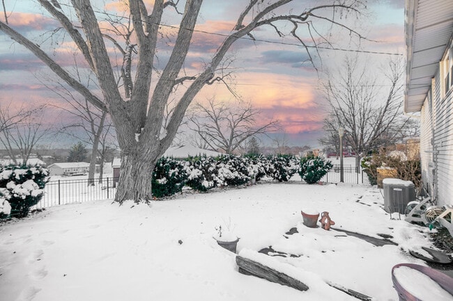 Building Photo - Home in Far North Peoria