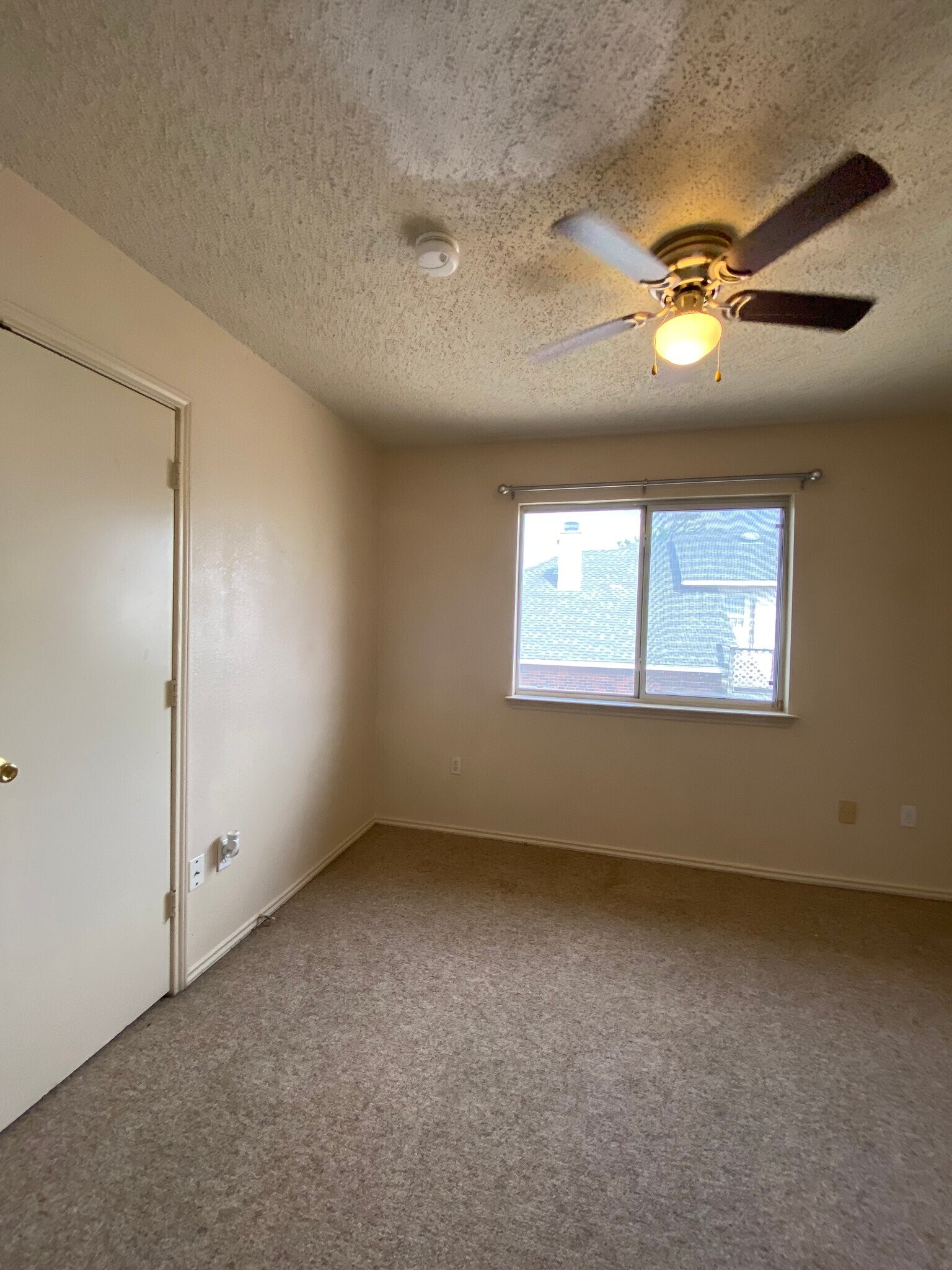 Building Photo - 805 Greenridge Dr