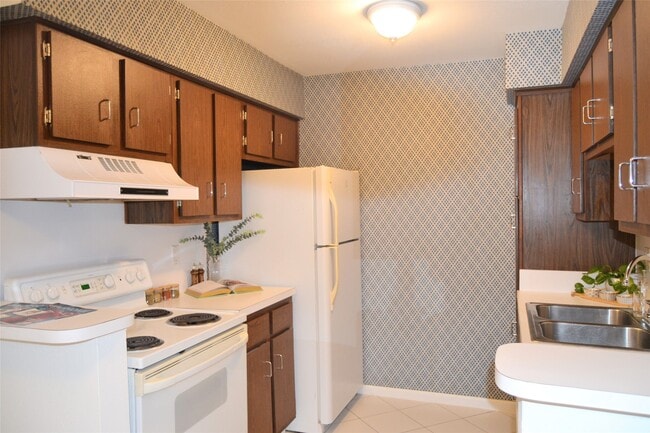 Building Photo - 845 Augusta Dr