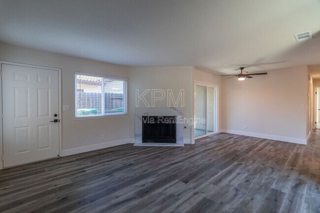 Building Photo - 8720 Fox Creek Dr