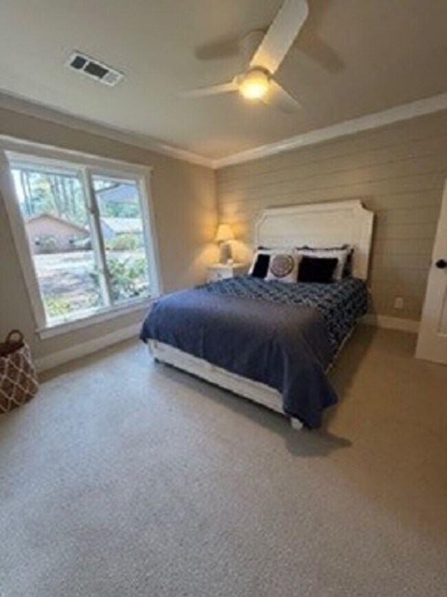 Building Photo - Lovely Remodeled Home In Hilton Head Plantation