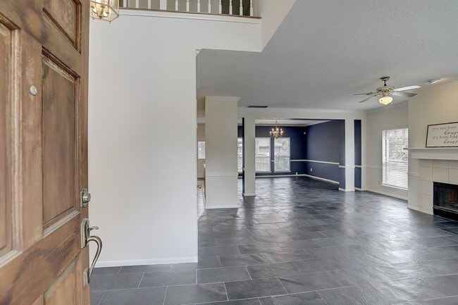 Building Photo - 2102 Gemini St