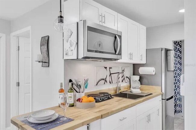 Building Photo - 1317 Cocoanut Ave