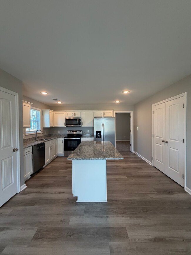 Building Photo - Find Your Fresh Start This Spring! Move in for $500! No rent until April and $100 off your first ...