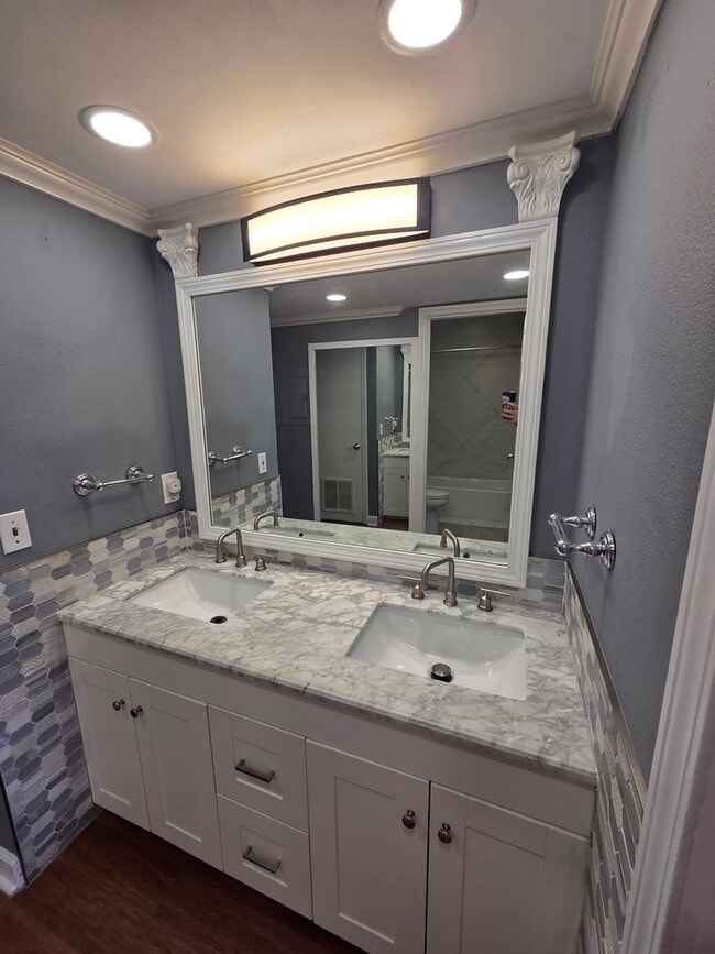 Building Photo - Great Efficiency Upstairs Apartment in PCB...