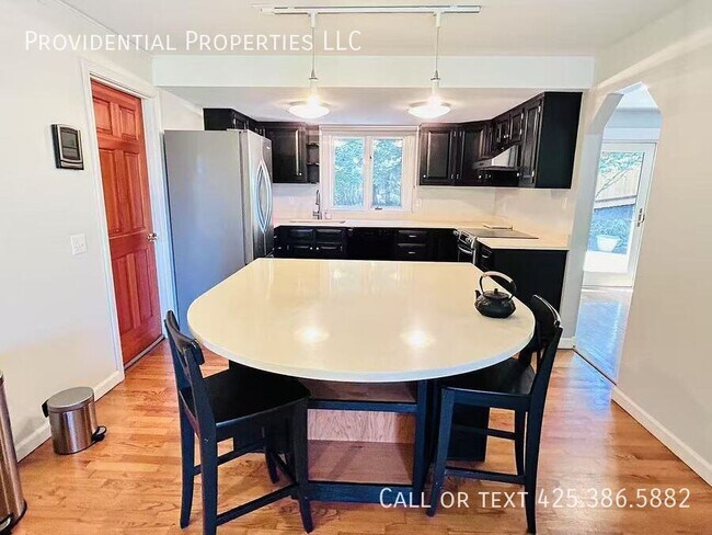 Building Photo - 3047 West LK Sammamish Pkwy NE