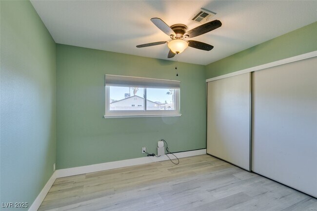 Building Photo - 605 Mosswood Dr