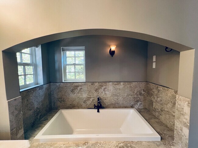 Building Photo - 3209 W Fairview Pl