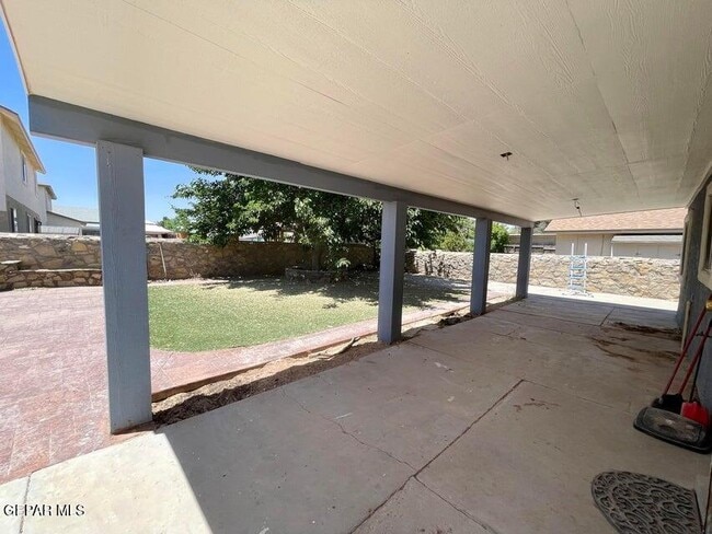 Building Photo - 3033 Tierra Humeda Dr