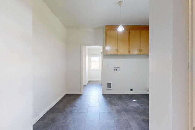 Building Photo - Farmhouse - Showings now Available