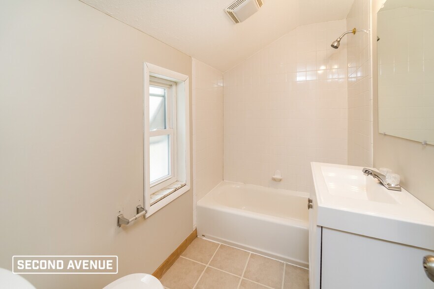 Building Photo - 175 Mahoning Dr
