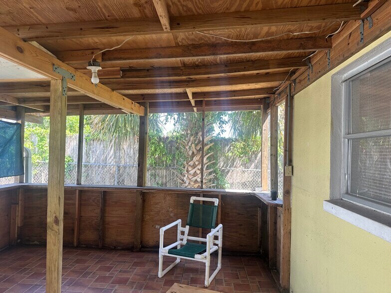 Florida room - 795 2nd St