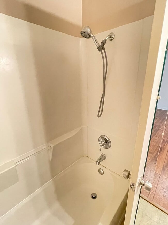 Building Photo - Unique Condo In Irvine