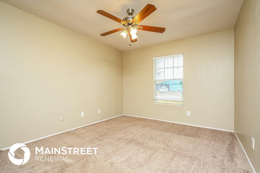 Building Photo - 329 Rockcrest Dr