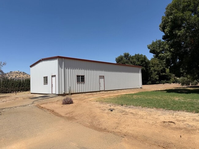 Building Photo - 38908 Millwood Dr