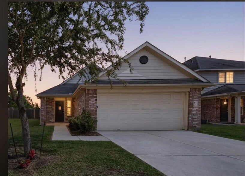 Building Photo - 6107 El Granate Dr