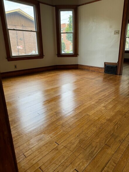 Building Photo - 1712 E Park Pl