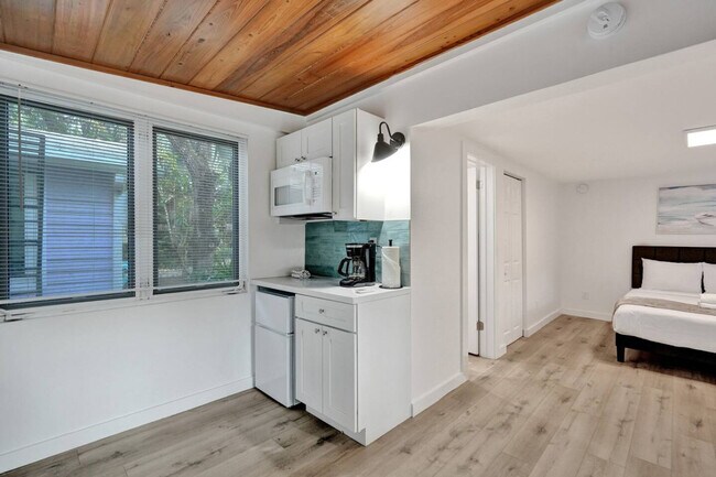 Building Photo - 1115 4th St