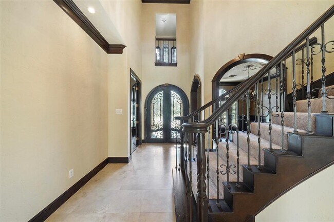 Building Photo - 30 N Palmiera Cir