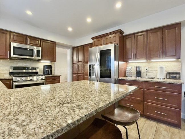 Building Photo - Spacious 4-Bedroom Minutes from Birmingham