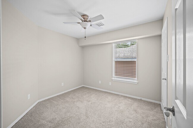 Building Photo - 11 Scenic Brook Ct