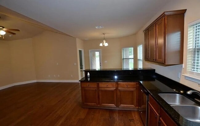 Building Photo - Driftwood Estates Home! 4 bedrooms move in...