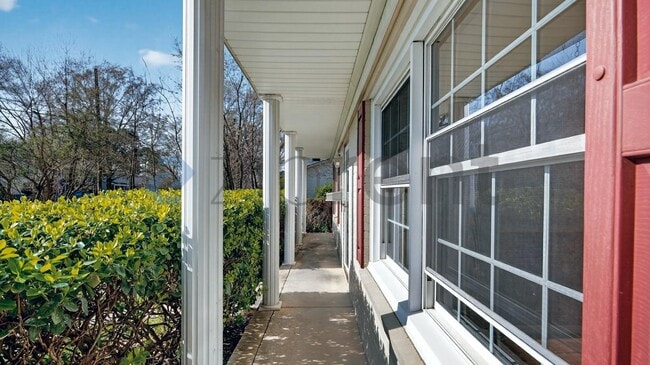 Building Photo - 324 Busher Rd