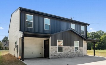 Building Photo - Available Now: New Three Bedroom Townhouse in Woodruff SC!