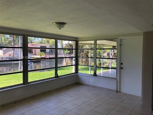 Building Photo - 2560 NE 200th St