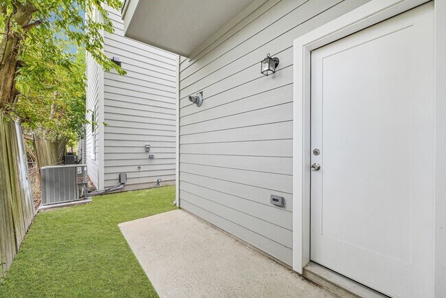 Building Photo - 4013 St Augustine St