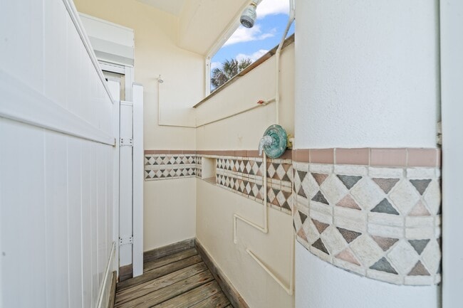 Building Photo - 7585 Jimmy Buffett Mem Hwy