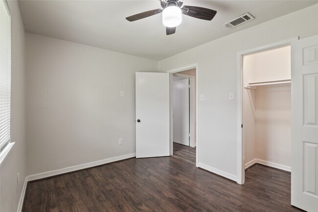 Building Photo - 1622 Hollow Hook Rd