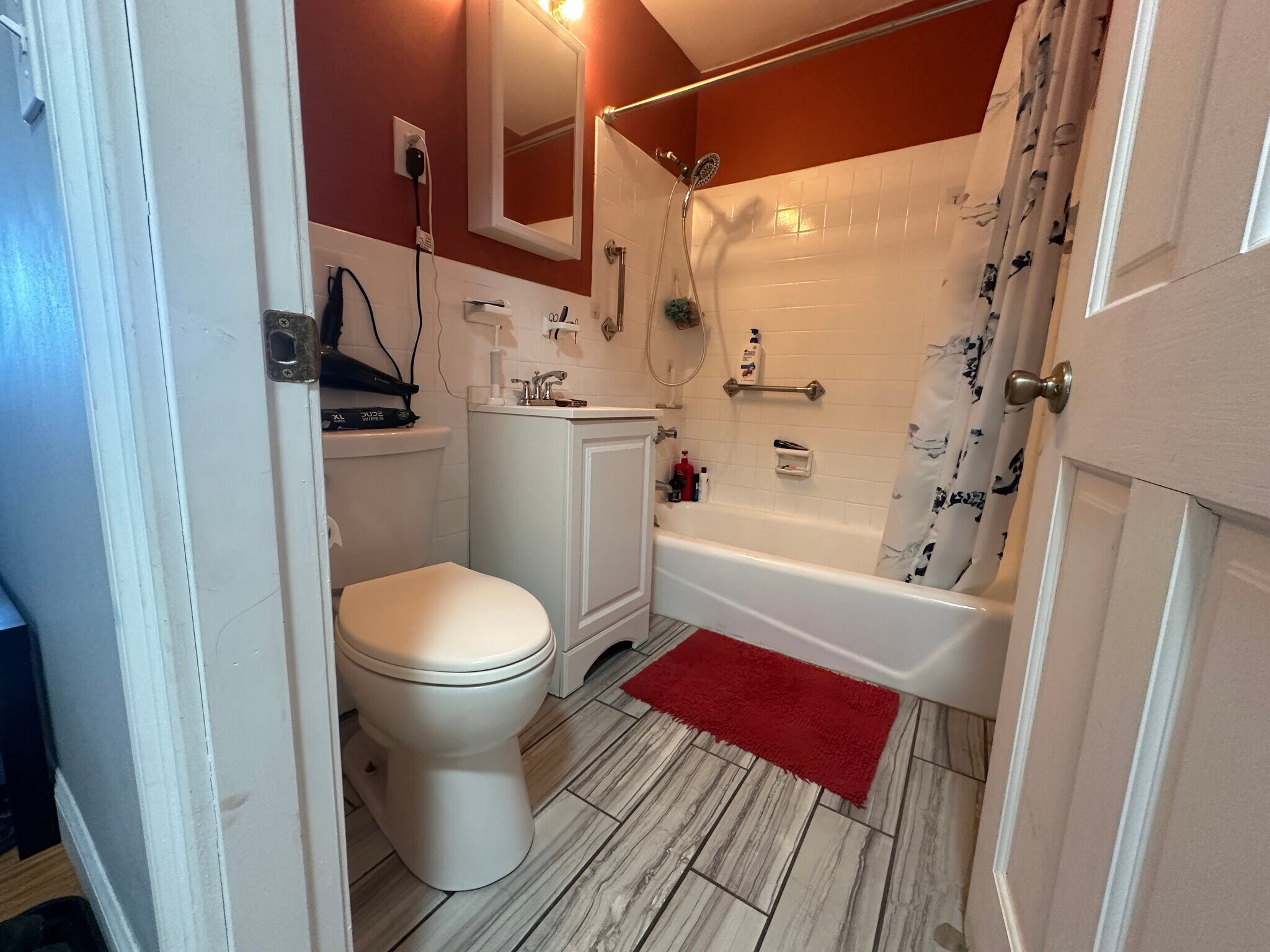 Building Photo - 35 Glencoe St