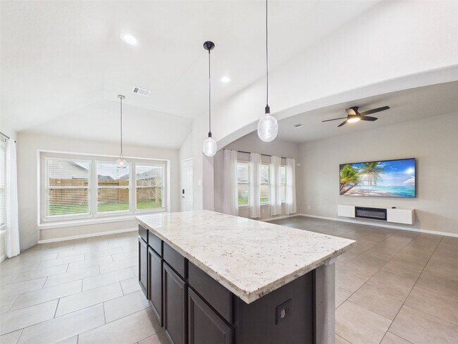 Building Photo - 721 Rim Water Dr