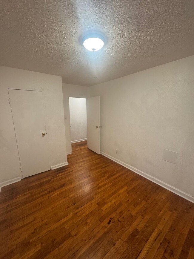 Building Photo - 1903 W Grand Ave