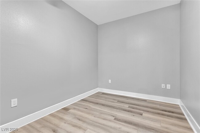 Building Photo - 4525 Dean Martin Dr