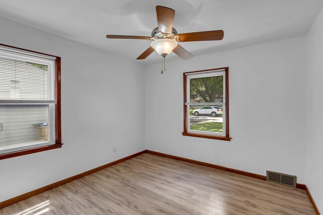 Building Photo - Updated 4 Bedroom 3 bathroom in Derby, KS