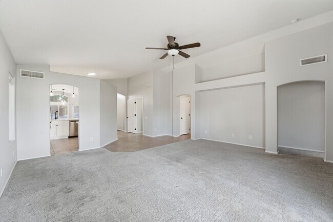 Building Photo - Welcome to this well-maintained 3-bedroom, 2-bath home in Gilbert, AZ!