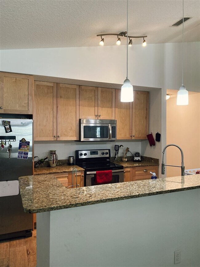 Building Photo - 209 7th Ln