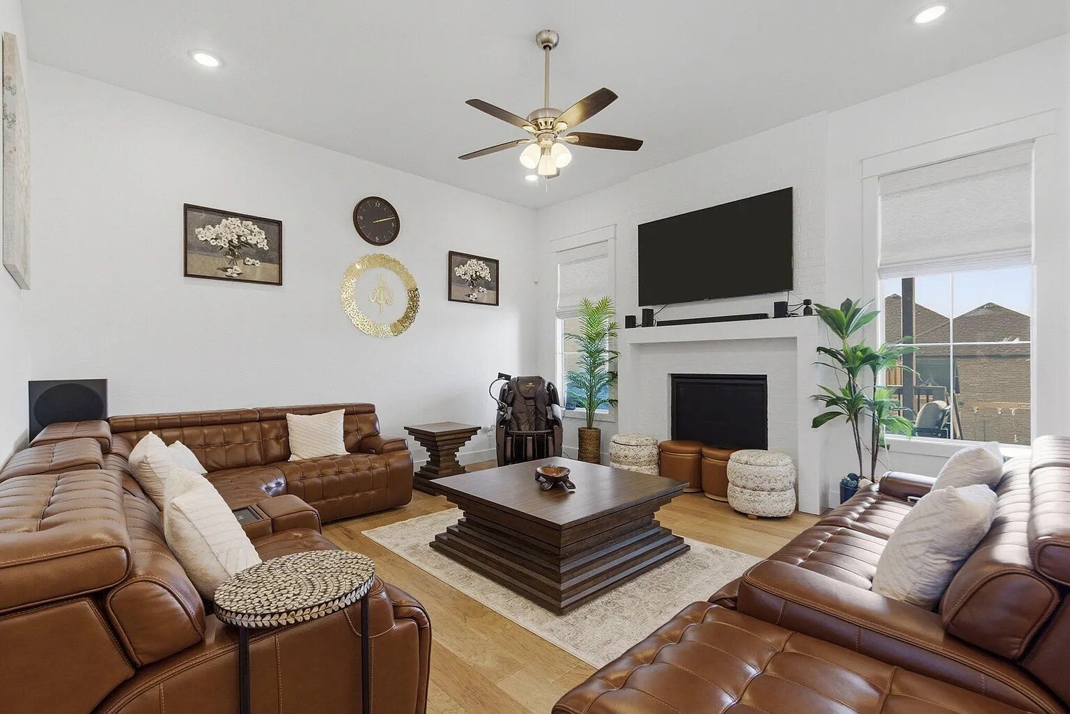 Building Photo - 703 S Hickory Dr
