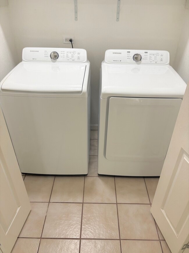 washer and Dryer - 1601 Live Oak St