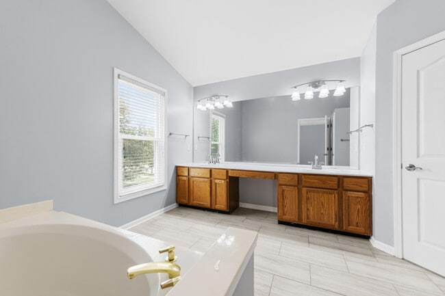 Building Photo - 47643 Ashford Dr S