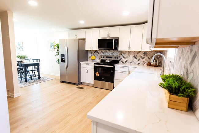 Building Photo - 942 Hawkins - Cummins Rd